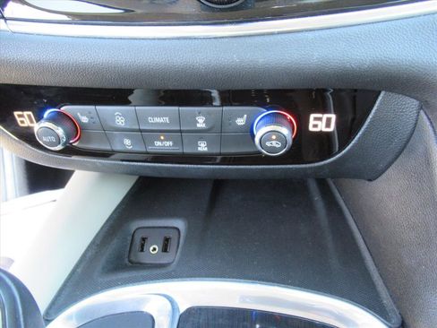 Used 2019 Buick Enclave Essence image 26