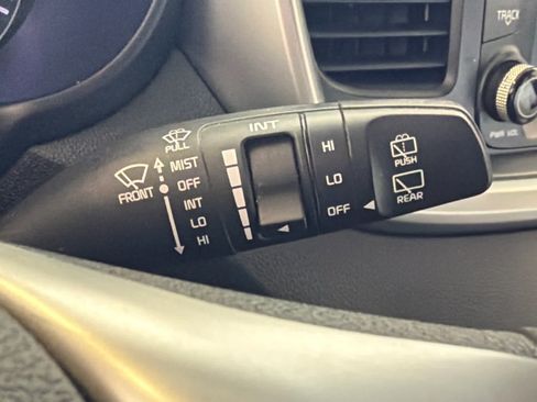 Used 2020 Kia Sorento LX FWD image 39