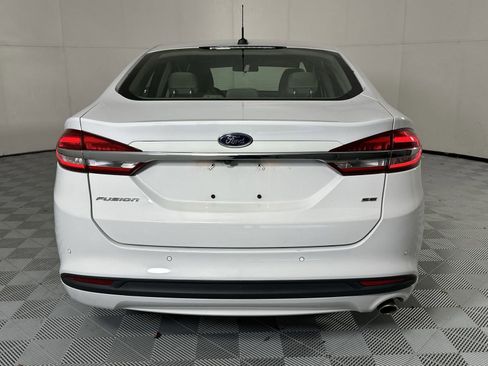 Used 2018 Ford Fusion SE w/ Fusion SE Technology Package FWD image 7