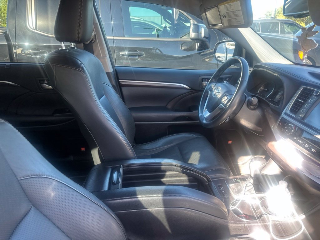 Used 2016 Toyota Highlander Limited w/ Driver Technology Package AWD/4WD image 26