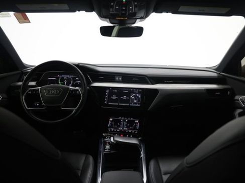 Used 2022 Audi e-tron Premium Plus w/ Premium Plus Package AWD/4WD image 26