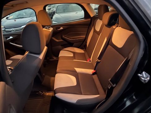 Used 2012 Ford Focus SE FWD image 11