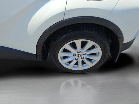 Used 2021 Toyota C-HR Limited FWD image 32