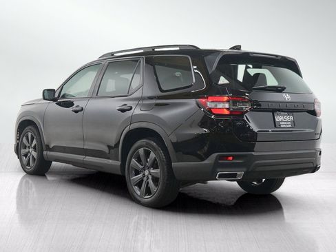 Used 2025 Honda Pilot Sport image 3