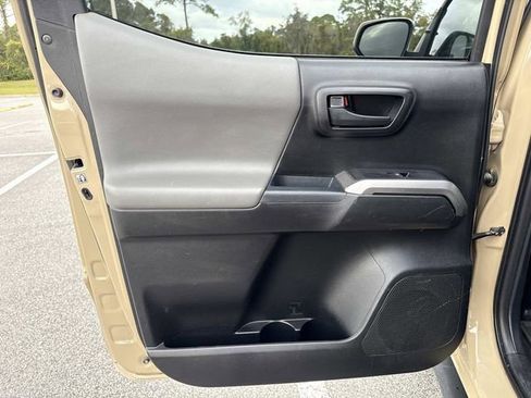 Used 2017 Toyota Tacoma SR5 image 9