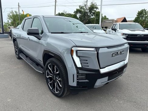Used 2025 GMC Sierra EV Denali AWD/4WD image 7