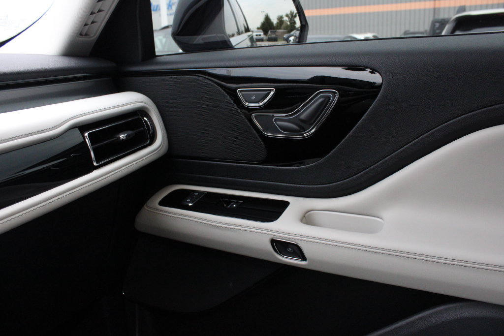 New 2027 Lincoln Aviator AWD image 19