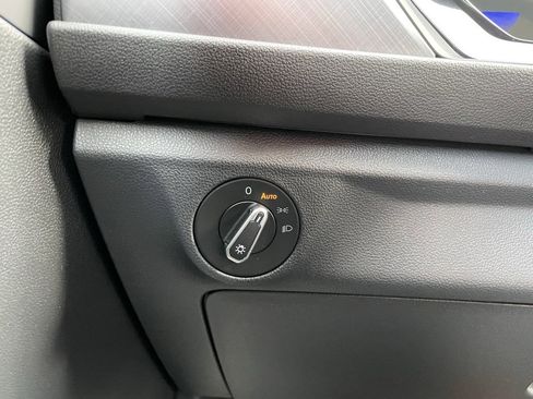 Used 2024 Volkswagen Jetta SE image 43