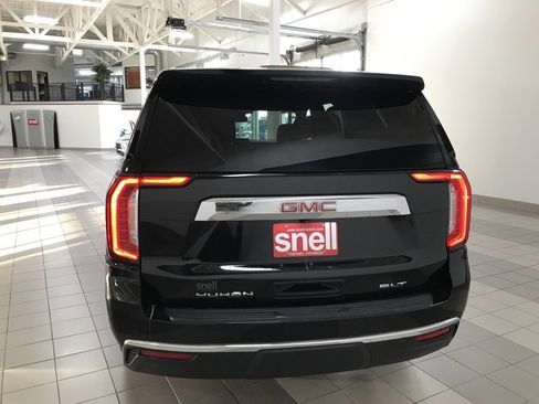 Used 2023 GMC Yukon SLT w/ SLT Luxury Package image 4