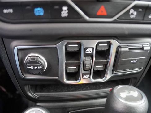 Certified 2025 Jeep Wrangler Unlimited Sahara w/ Safety Group image 25