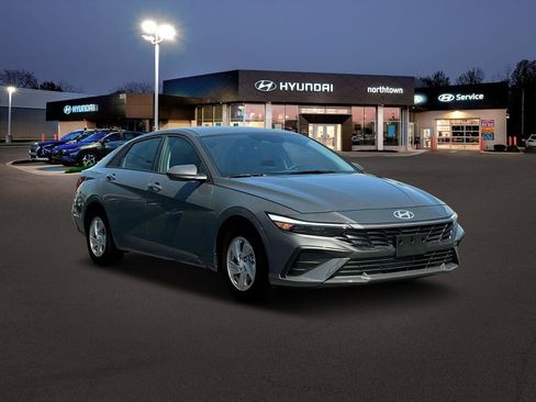 New 2025 Hyundai Elantra SE w/ Cargo Package image 11