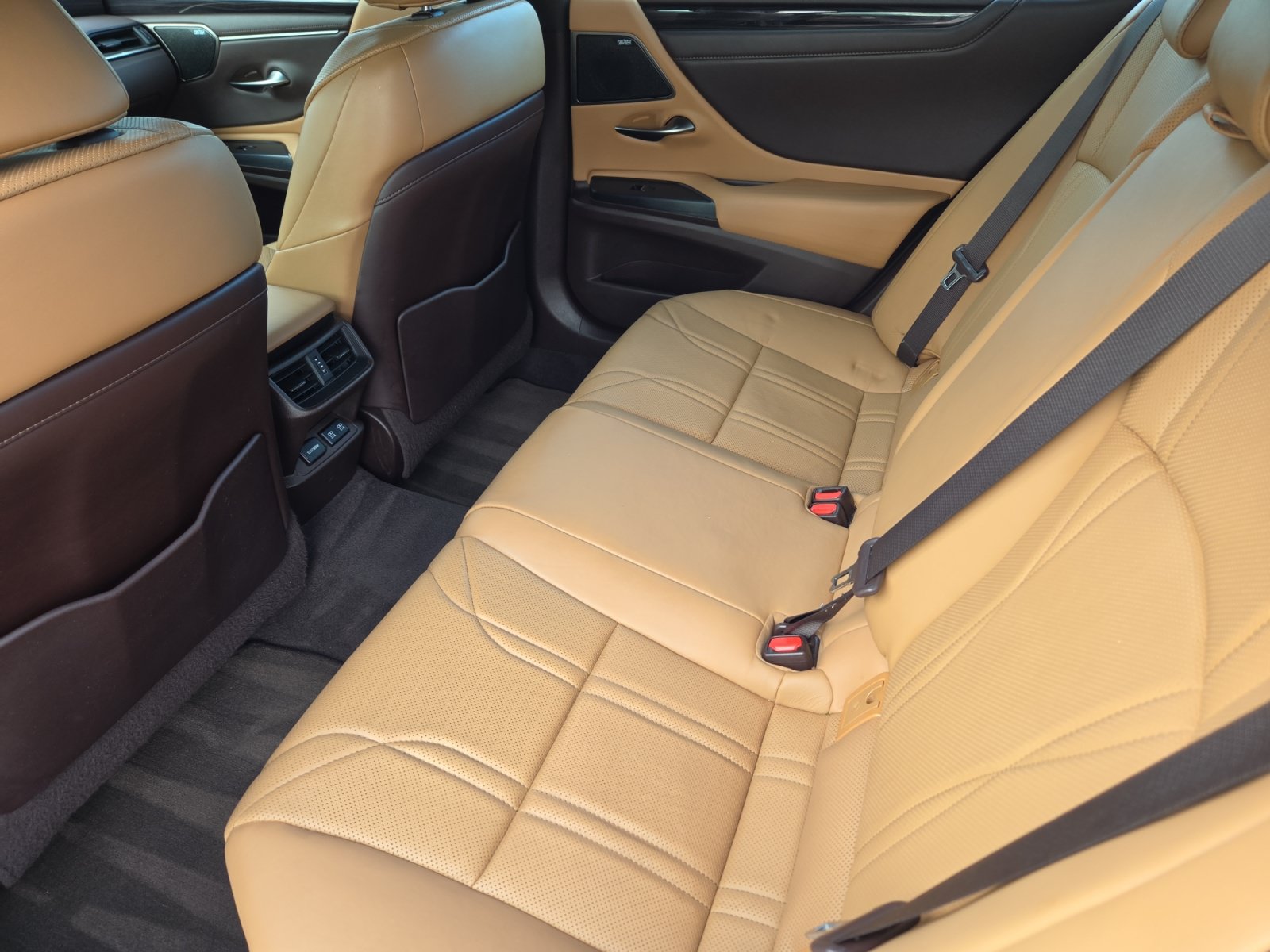 Used 2021 Lexus ES 350 Ultra Luxury w/ Accessory Package 2 FWD image 17