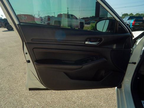 Used 2020 Nissan Altima 2.5 SR w/ Premium Package FWD image 15