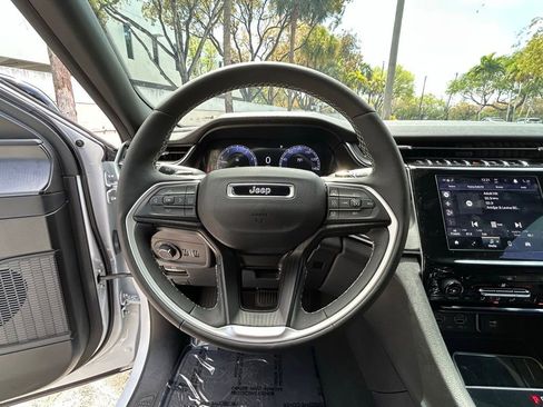 Certified 2024 Jeep Grand Cherokee Altitude AWD/4WD image 20