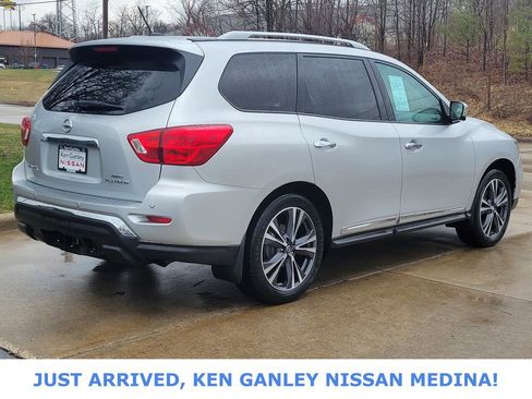 Used 2017 Nissan Pathfinder Platinum w/ Cargo Package image 3