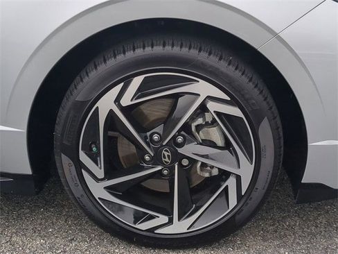 Certified 2024 Hyundai Sonata SEL w/ Convenience Package image 10
