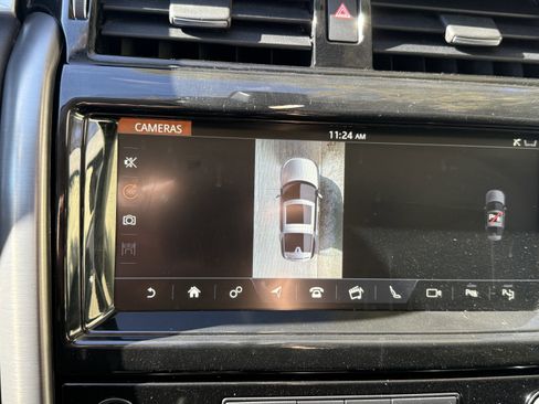 Used 2017 Land Rover Discovery First Edition image 22