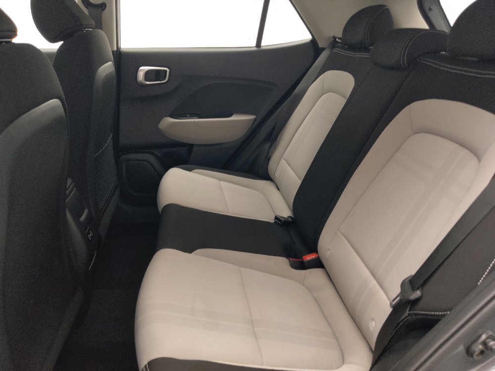 Used 2025 Hyundai Venue SEL FWD image 18