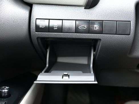 Used 2018 Toyota Camry XLE image 22