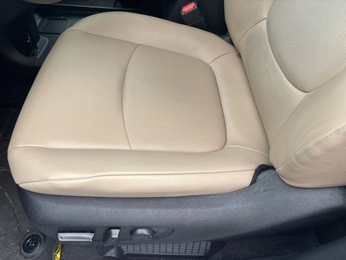 Used 2024 Toyota Sienna XLE image 11