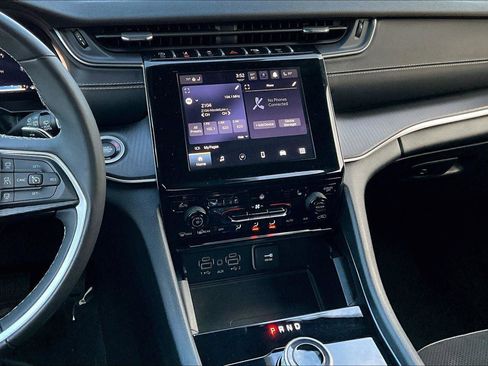 Used 2023 Jeep Grand Cherokee Altitude image 6