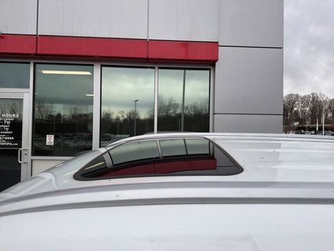 Used 2023 Toyota Highlander XLE image 11