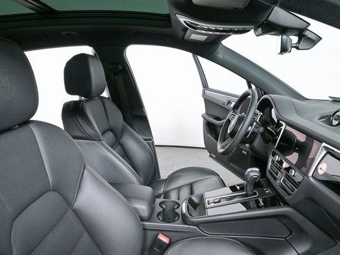 Certified 2025 Porsche Macan image 23