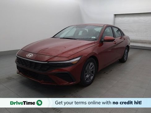 Used 2024 Hyundai Elantra SEL FWD image 1