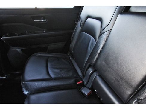 Used 2025 Nissan Pathfinder SL image 14