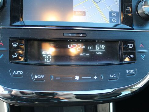 Used 2017 Toyota Avalon XLE Premium w/ Preferred Accessory Package FWD image 27
