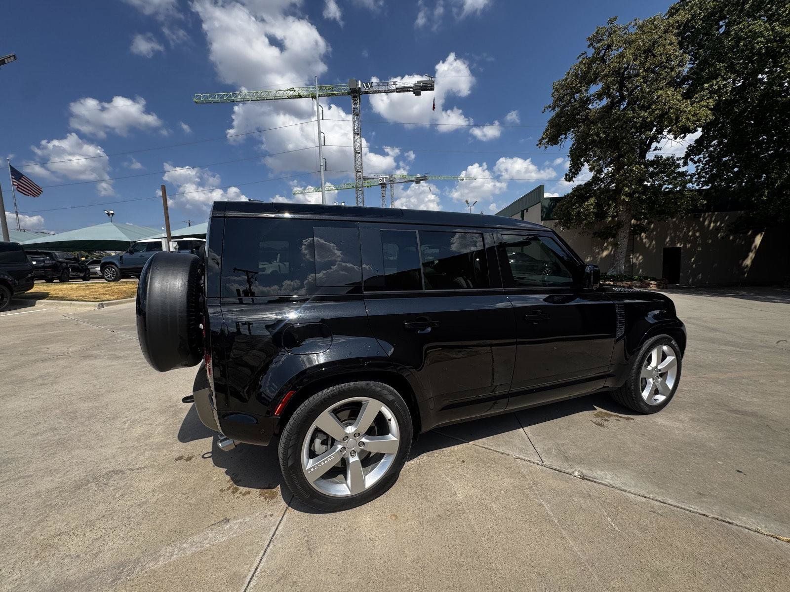 Certified 2025 Land Rover Defender 110 X-Dynamic SE AWD/4WD image 9