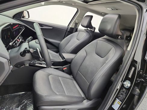 Used 2023 Kia Niro FWD image 18