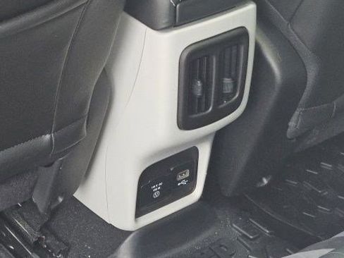 Used 2018 Jeep Compass Latitude w/ Popular Equipment Group FWD image 15