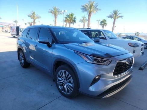 Used 2021 Toyota Highlander Platinum AWD/4WD image 1