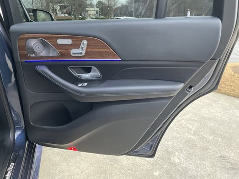 Certified 2025 Mercedes-Benz GLS 450 4MATIC image 46