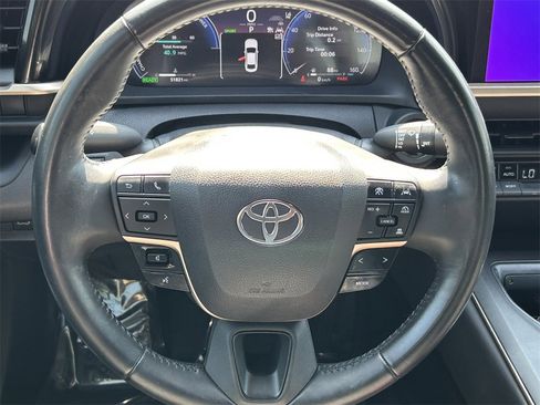 Used 2023 Toyota Crown Limited image 36