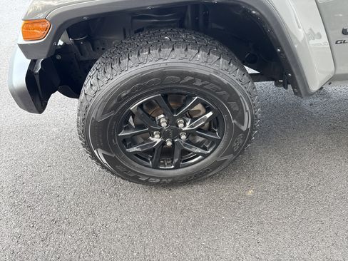 Used 2021 Jeep Gladiator Sport image 11