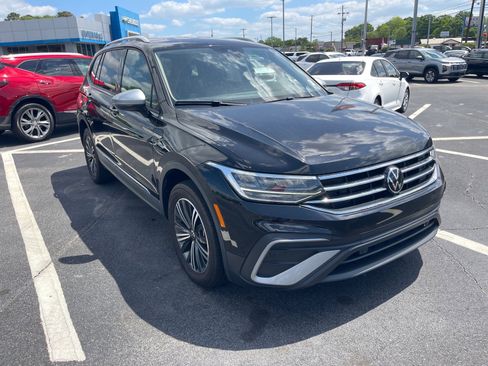 Used 2024 Volkswagen Tiguan Wolfsburg Edition image 3