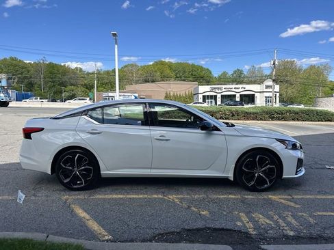 Certified 2025 Nissan Altima 2.5 SR FWD image 9