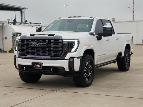 Used 2024 GMC Sierra 2500 Denali Ultimate w/ Max Trailering Package AWD/4WD image 3