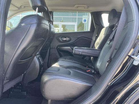 Used 2019 Jeep Cherokee Limited FWD image 10
