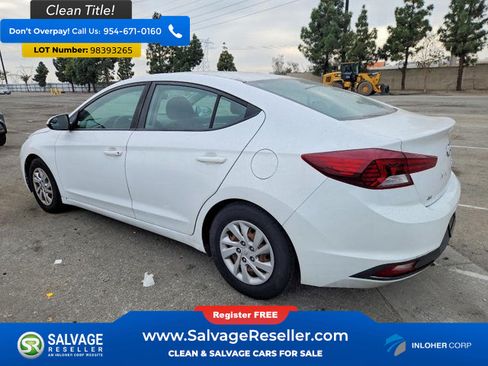 Used 2019 Hyundai Elantra SE w/ Cargo Package FWD image 3