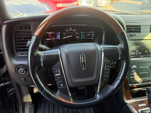 Used 2015 Lincoln Navigator 4WD image 40