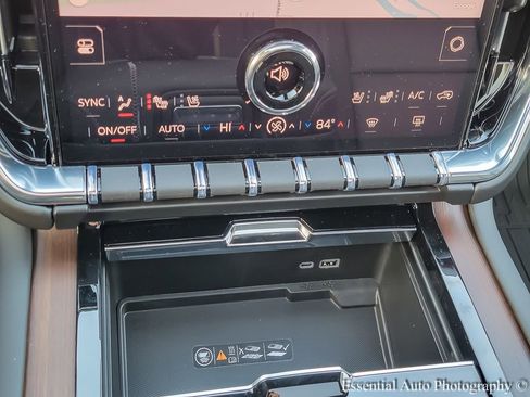 New 2026 GMC Yukon Denali w/ Denali Reserve Package image 17