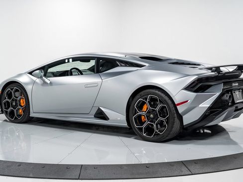 Used 2023 Lamborghini Huracan Tecnica RWD image 5