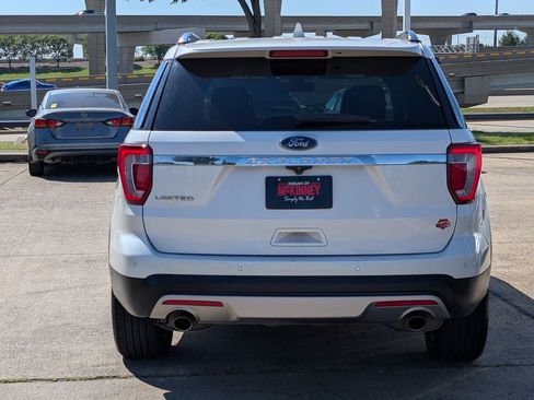 Used 2017 Ford Explorer Limited w/ Equipment Group 301A FWD image 5