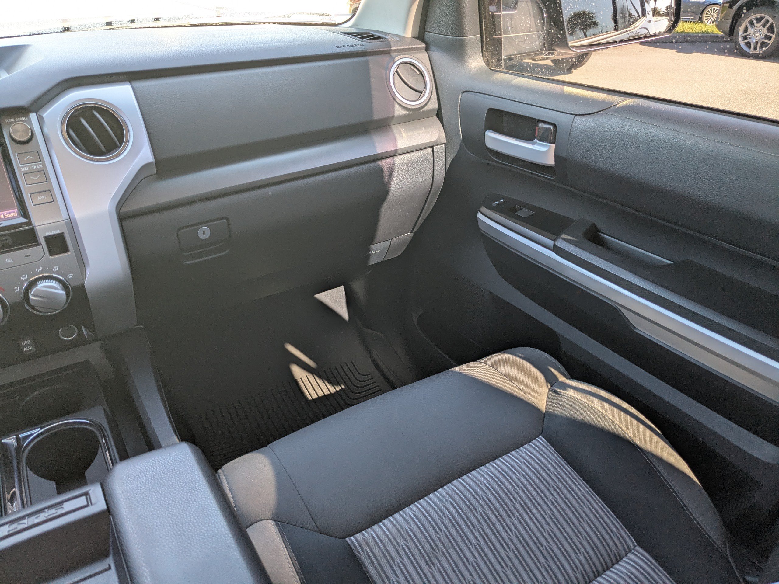 Used 2015 Toyota Tundra SR5 w/ SR5 Upgrade Package RWD image 16