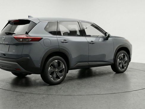 Used 2025 Nissan Rogue SV AWD/4WD image 9