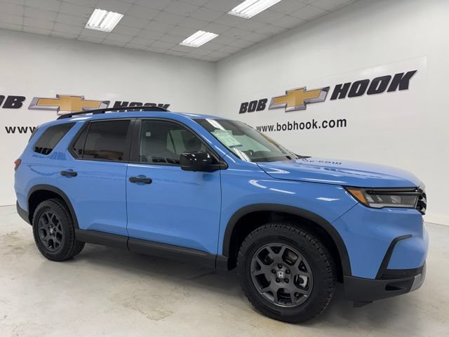 Used 2025 Honda Pilot TrailSport image 3