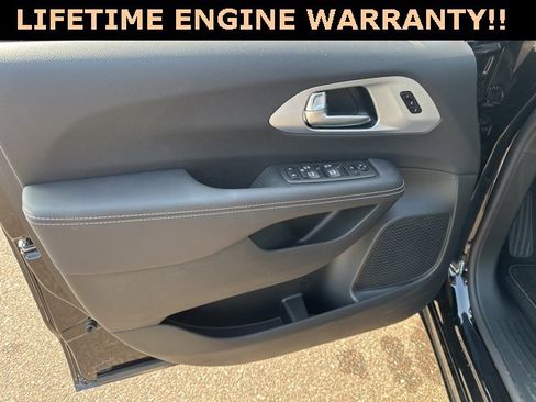 New 2026 Chrysler Pacifica Limited w/ S Appearance Package image 16